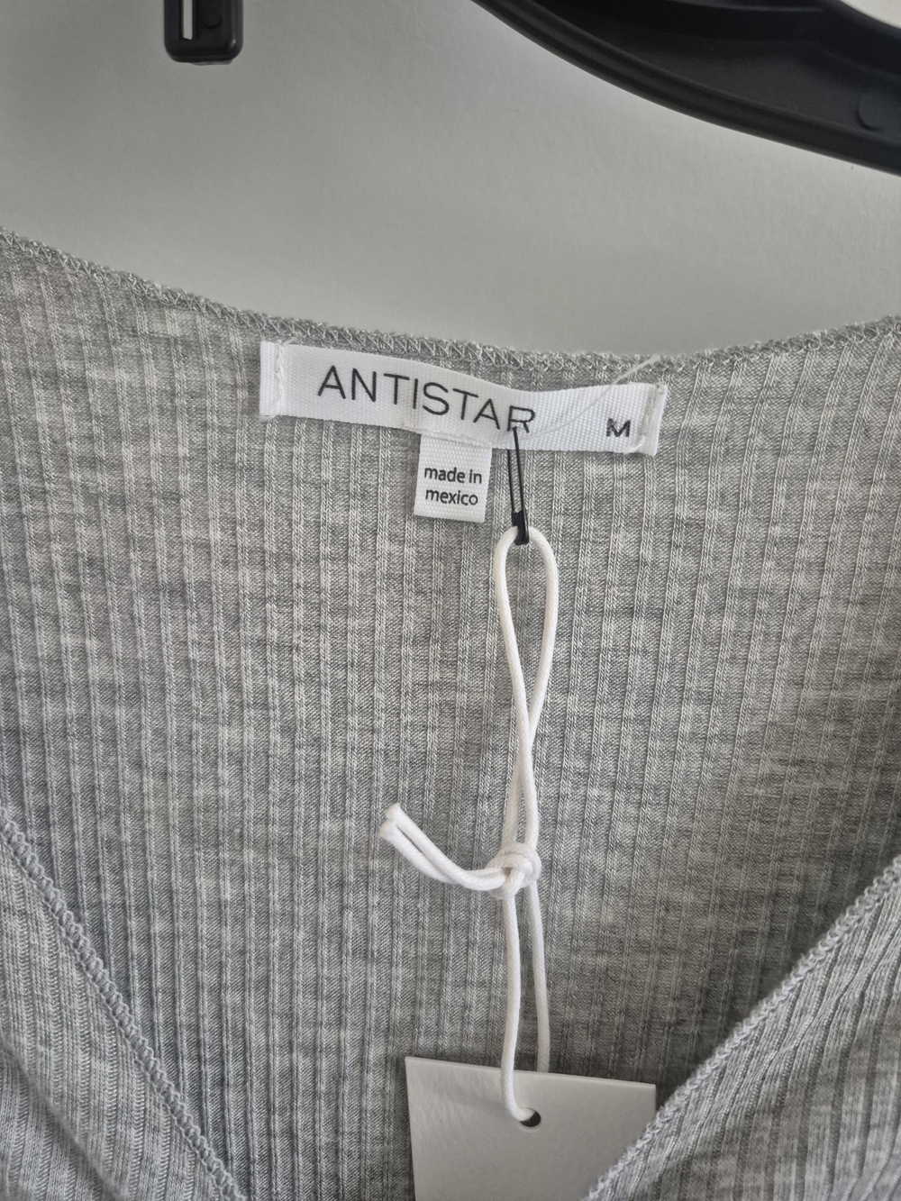 Antistar Gray Ribbed Ruched V-Neck Crop Top - Picture 2 of 4